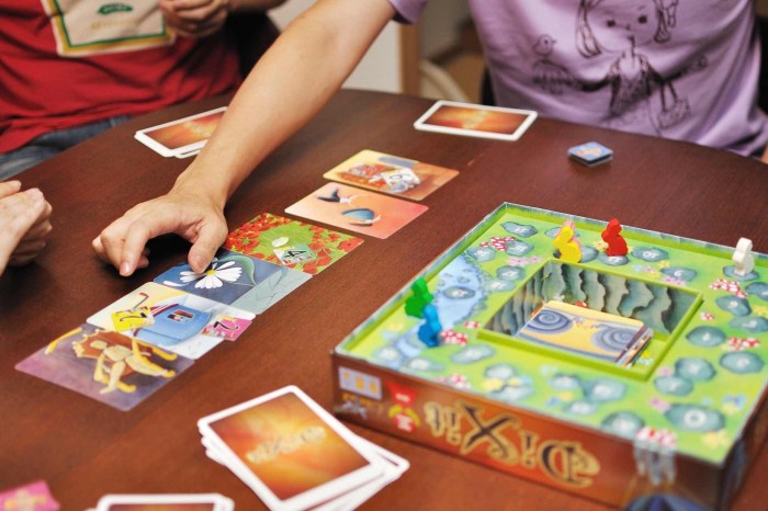 Dixit game card gameplay storytelling accompanied creative fun